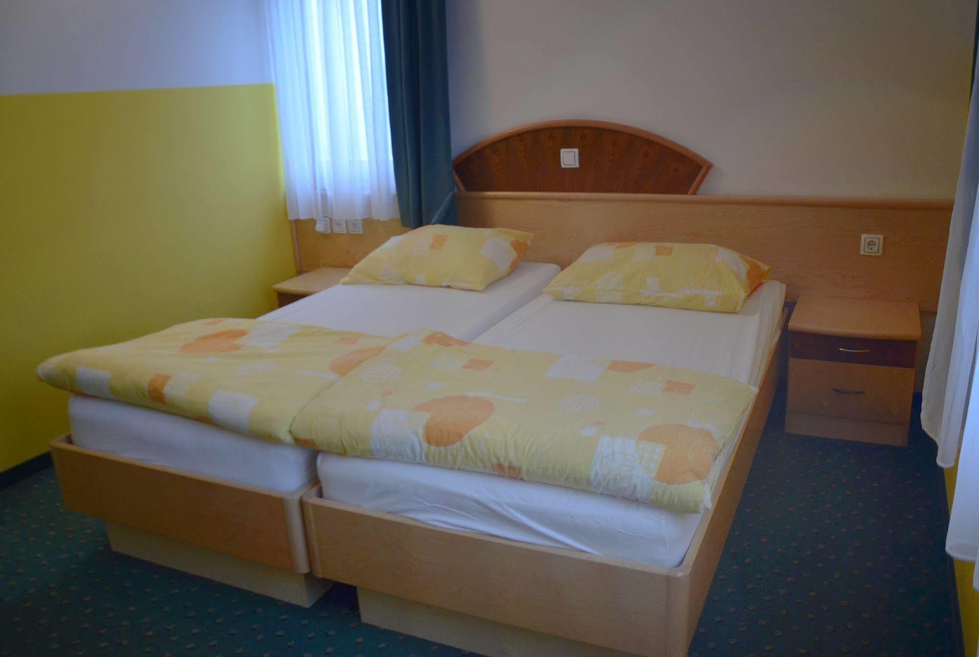 Garni Hotel Zvon Zrece Luaran gambar