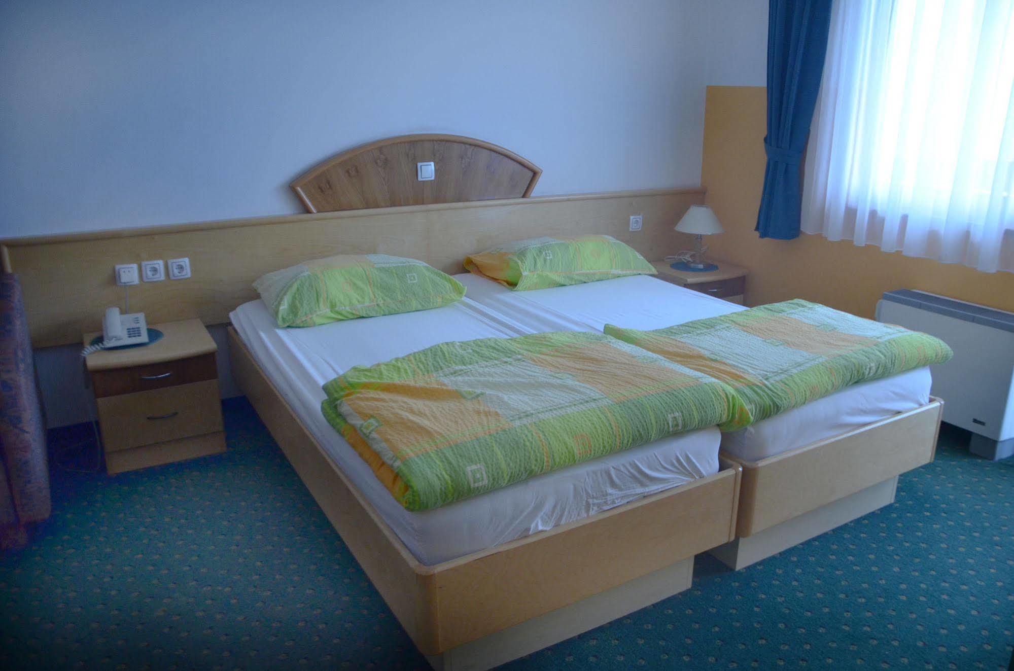 Garni Hotel Zvon Zrece Luaran gambar